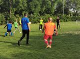 Laatste training S.K.N.W.K. JO9-1 van seizoen 2021-2022 (partijtje tegen de ouders) (39/71)